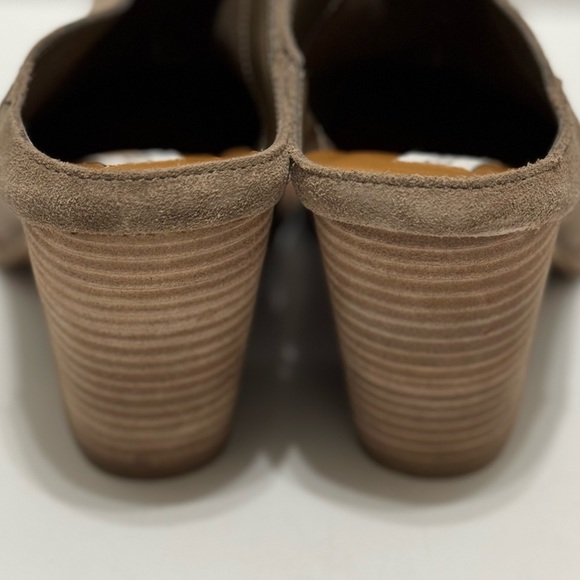 Steve Madden “MIILO” Taupe Suede Leather Mules NWOT/NWOB - Picture 5 of 9